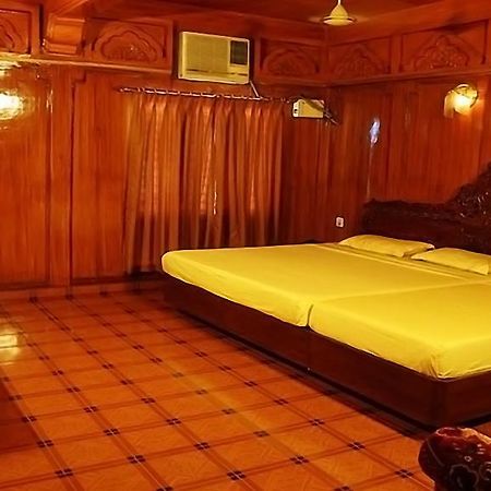 Hotel Sagar Kambam Exterior photo